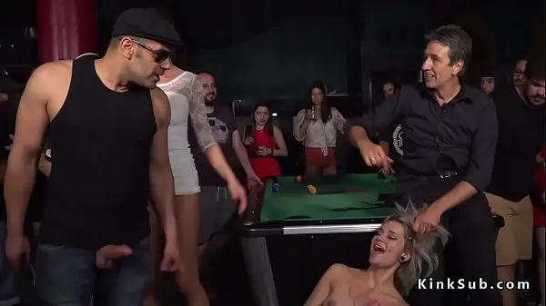 HD Blonde fucked and cummed in public pool bar najlepšie videá