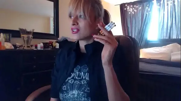 HD Sandi Smoking 3 Brown Cork Cigarettes (Request najlepšie videá
