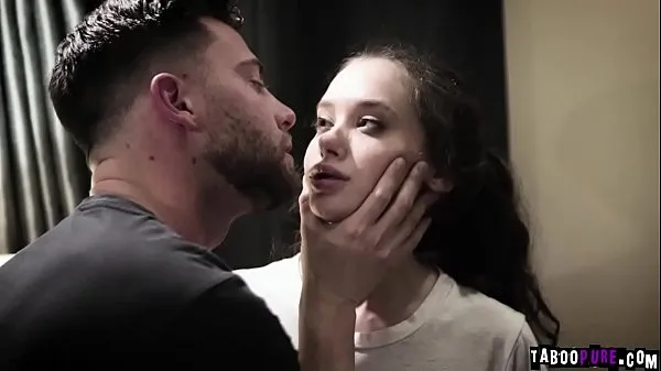 HD Teen Gia Paige is close to crying while she gets double penetrated najlepšie videá
