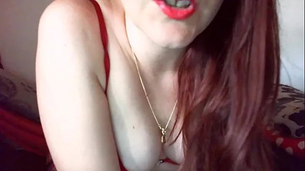 HD Hypnotized and subjugated by a splendid Italian dominatrix with long red hair Video teratas