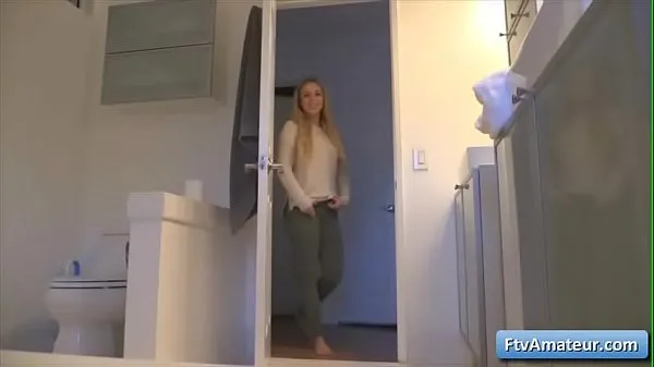 HD Busty blonde teen Zoey fuck her pussy with blue dildo toy in bathroom أعلى مقاطع الفيديو