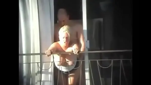 HD gxquual couple having sex on the balcony of the building κορυφαία βίντεο