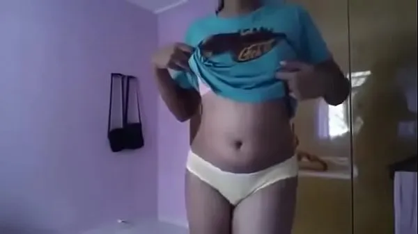 HD-She removed her & bra and all clothes topvideo's