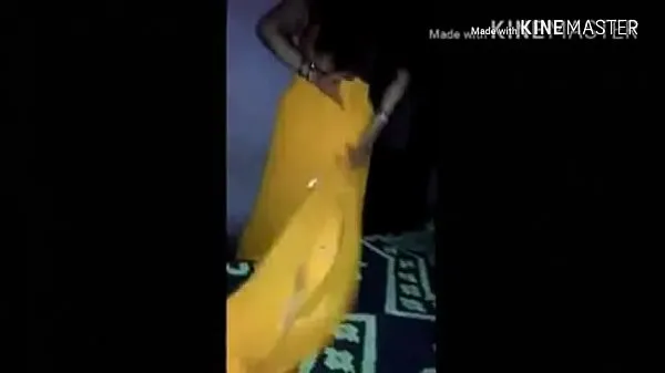 HD Indian hot horny Housewife bhabhi in yallow saree petticoat give blowjob to her bra sellers topp videoer