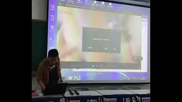 Video HD Teacher misplaced sex movies in class hàng đầu