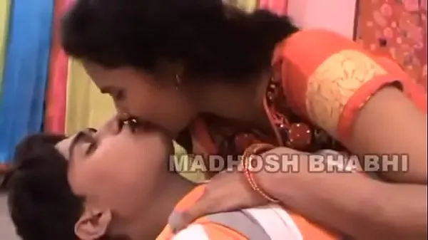 HD Mallu boy and girl enjoying sex and kissing suosituinta videota
