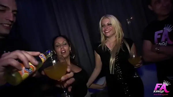 ایچ ڈی FAKings wild parties. A sex party right in the club, with the girls letting loose ٹاپ ویڈیوز