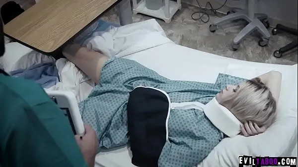 HD Perverted doctor fucks with sexy teen patient أعلى مقاطع الفيديو