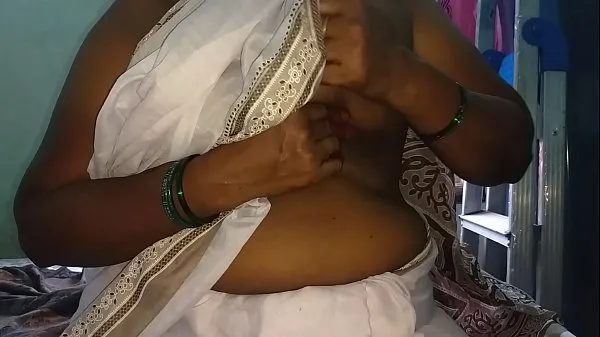 HD south indian desi Mallu sexy vanitha without blouse show big boobs and shaved pussy Video teratas