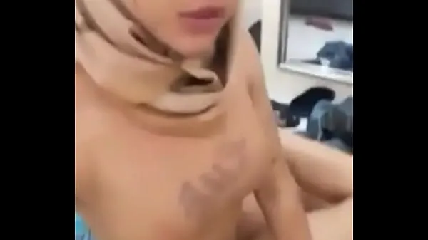 HD Muslim Indonesian Shemale get fucked by lucky guy أعلى مقاطع الفيديو