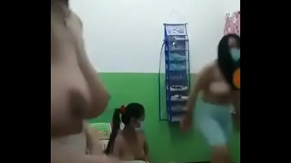 HD Nude Girls from Asia having fun in dorm topp videoer