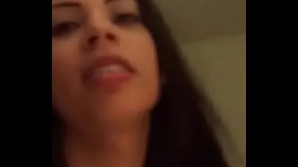 HD Rich Venezuelan caraqueña whore has a threesome with her friend in Spain in a hotel Video teratas