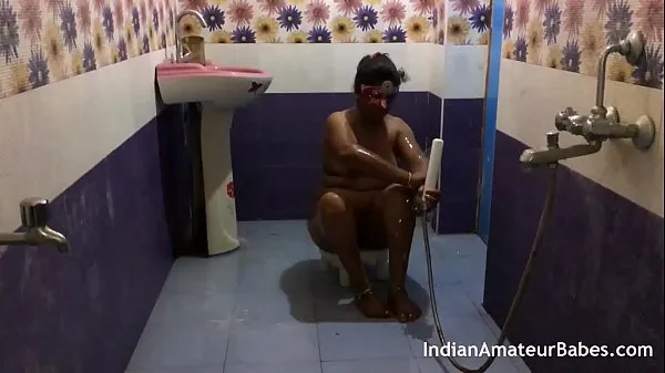HD Indian wife fuck with friend absence of her husband in shower أعلى مقاطع الفيديو