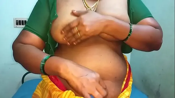 HD desi aunty showing her boobs and moaning Video teratas