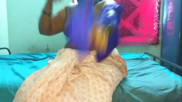 HD Slut mom plays with huge tits on cam أعلى مقاطع الفيديو