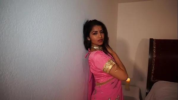 高清Seductive Dance by Mature Indian on Hindi song - Maya热门视频
