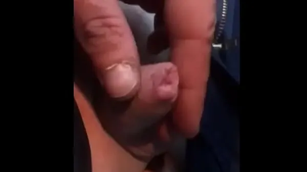 高清Little dick squirts with two fingers热门视频