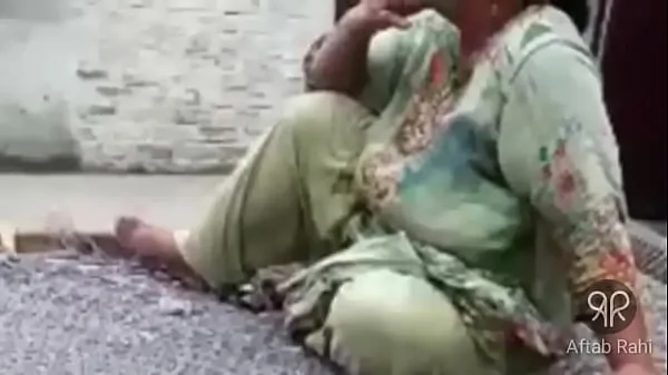 HD Desi Hot Pakistani Aunty Smoking najboljši videoposnetki
