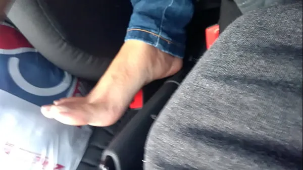 HD My wife's beautiful foot coming out of her socks nejlepší videa