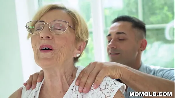 HD Kinky Old Chubby GILF Malya has a lucky day, gets to hop on a young dong najboljši videoposnetki