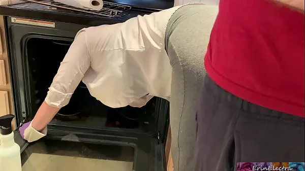 HD Stepmom is horny and stuck in the oven - Erin Electra en iyi Videolar