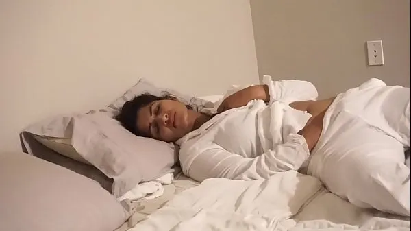 HD-Alone Aunty playing in bed Cums many times - Maya topvideo's