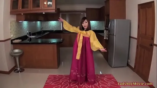 HD Thai Shemale Patty In Korean National Clothes topp videoer