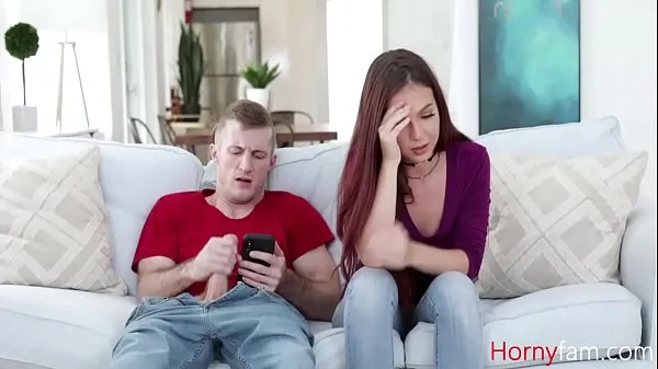 HD Meio-irmão idiota se masturba na frente da meia-irmã - Ava Haze melhores vídeos