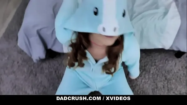 HD DadCrush - Busty Stepdaughter (Stephie Staar) Lets Stepdad Finger And Fuck Her en iyi Videolar
