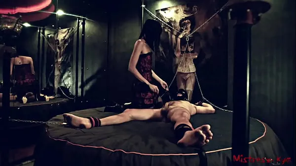 ایچ ڈی Femdom Nipple t. of a chained male Sub - Mistress Kym ٹاپ ویڈیوز