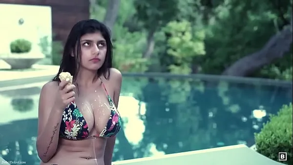Najlepsze filmy w jakości HD Mia Khalifia complains about her big tits