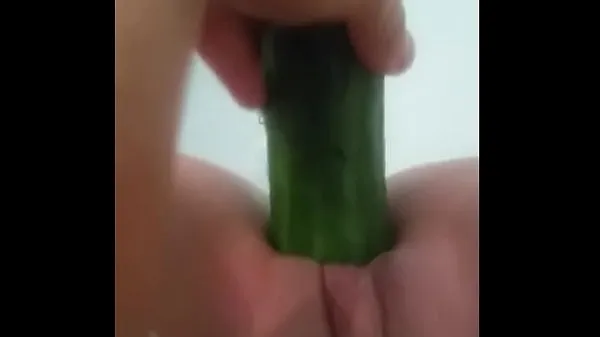 HD Squirting with a cucumber topp videoer