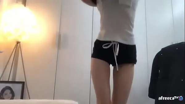 HD Official account [喵泡] Korean AfreecaTV female anchor white suspender shorts sexy dance top videoer