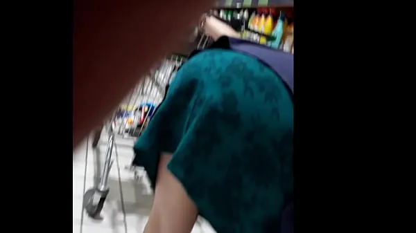 HD An old and fat slut in the store without panties Video teratas