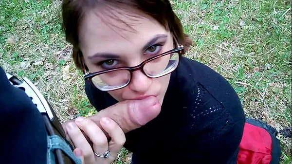HD Amateur Blowjob in the forest topp videoer