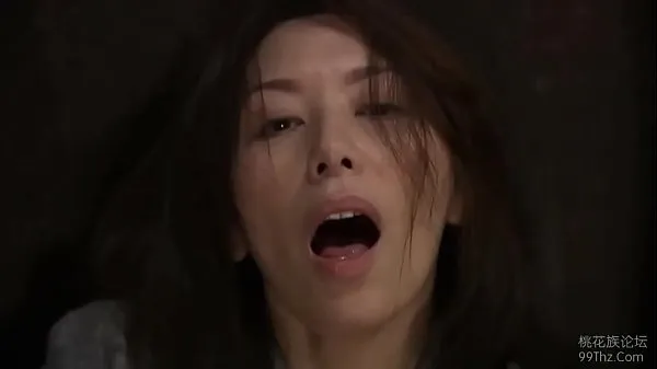 HD Japanese wife masturbating when catching two strangers en iyi Videolar