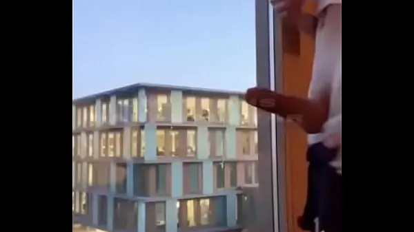 HD Sara Salazar cleaning the window najlepšie videá