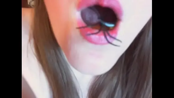 HD A really strange and super fetish video spiders inside my pussy and mouth en iyi Videolar