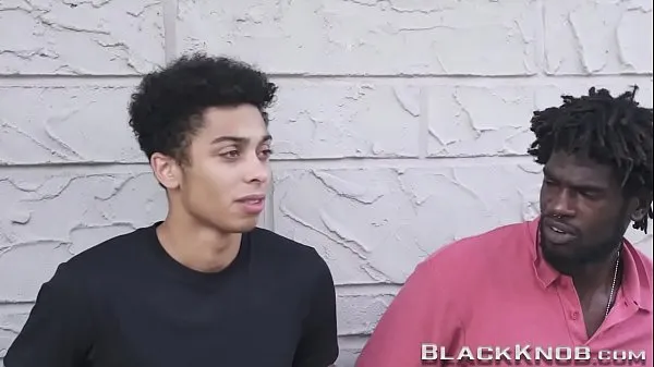 HD Gay teen rides black schlong najboljši videoposnetki