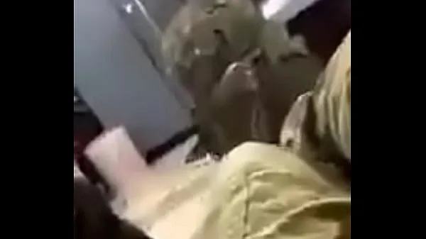 高清Soldier showing the dick to his friends热门视频