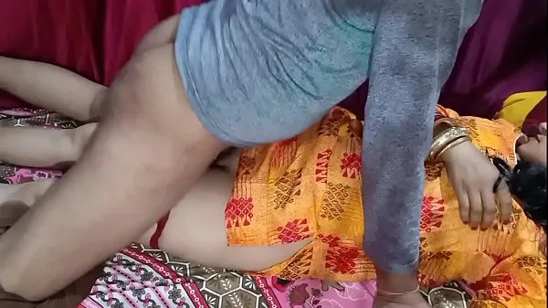 HD Neighbor girl invited her to her house on her own bed วิดีโอยอดนิยม