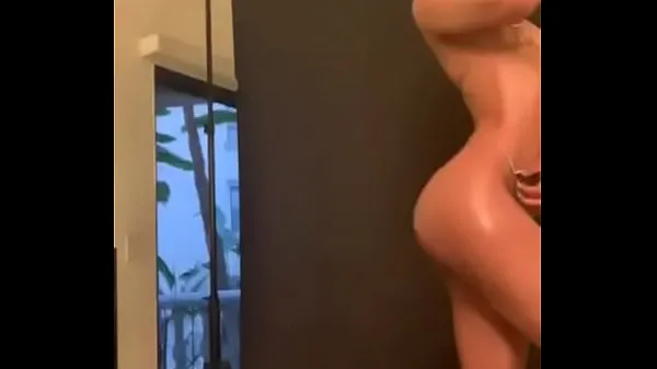 HD Instagram Model Does Nude Photoshoot najlepšie videá
