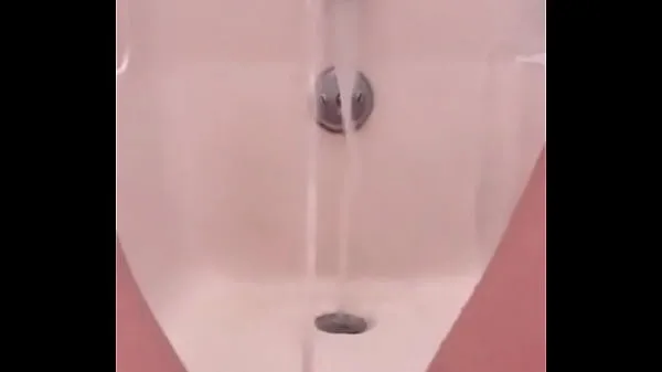 HD 18 yo pissing fountain in the bath Video teratas