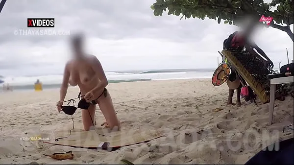 HD Hot Wife showing her breasts to the saleswoman on the beach legnépszerűbb videók