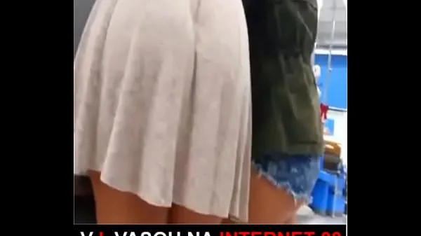 HD Hot kings busted in the street with short skirts and big ass prohibited videos najboljši videoposnetki