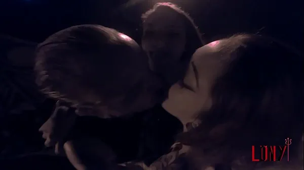HD Night Time Party Kissing with Adila Venus, Manuela Albertini & Sub Lony by LonY Fetcihes legnépszerűbb videók