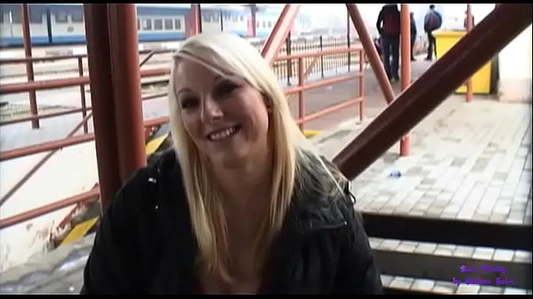 HD A young blonde in exchange for money gets touched and buggered in an underpass suosituinta videota