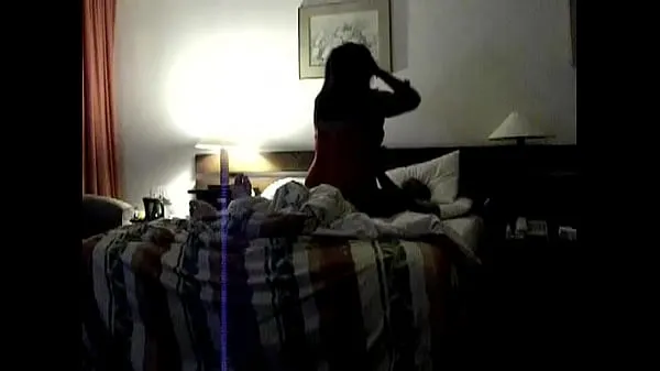 HD Индийская девушка в красном нижнем белье играет в гостиничном номере в коричневых чулках и с незнакомцем без каблуков, пока соблазн ночи получает то, что она хотела топ видео