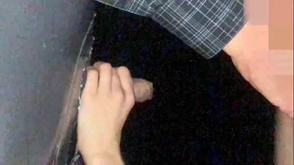 HD Couple enjoing glory hole at the club, she love take two dicks anda get cum Video teratas