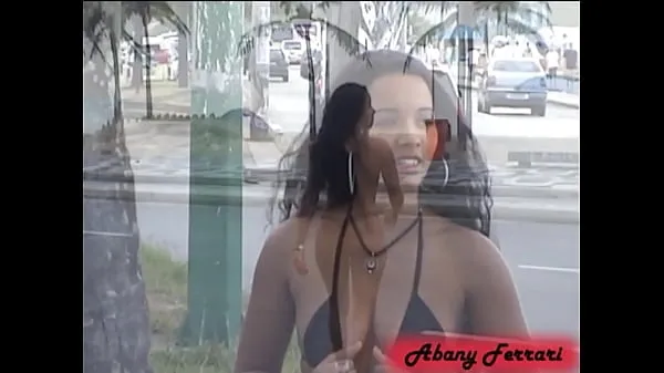HD Morena Gata Showing Off on the Streets and Beaches of Rio de Janeiro วิดีโอยอดนิยม